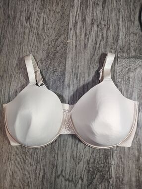 Vanity Fair Smooth Molding T-Shirt Bra in Light Blush Size 42DDD